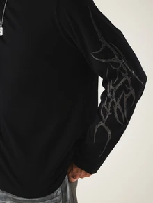 SUMWON Gothic Logo Back Print Long Sleeve Crew Neck Oversized Tee With Sleeve Graphic Fall Winter Essential - Black - View 6