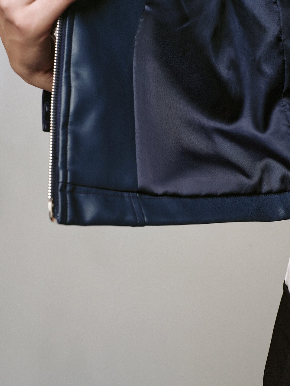 MOTF DOUBLE-BREASTED PU FITTED CROPPED JACKET