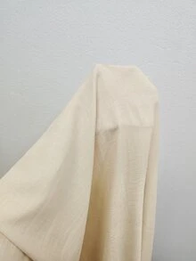 SHEIN Franclia 女款春夏慵懶紋理不對稱肩休閒兩件套，不對稱肩設計搭配寬鬆落肩短袖上衣與高腰鬆緊收口燈籠褲，同色紋理面料營造隨性氛圍，適合夏季休閒穿搭，適用日常通勤、休閒出遊、居家穿著等，女款不對稱肩休閒兩件套，紋理寬鬆套裝，不對稱設計上衣 + 收口長褲，慵懶夏季套裝 - 杏色 - 查看 4