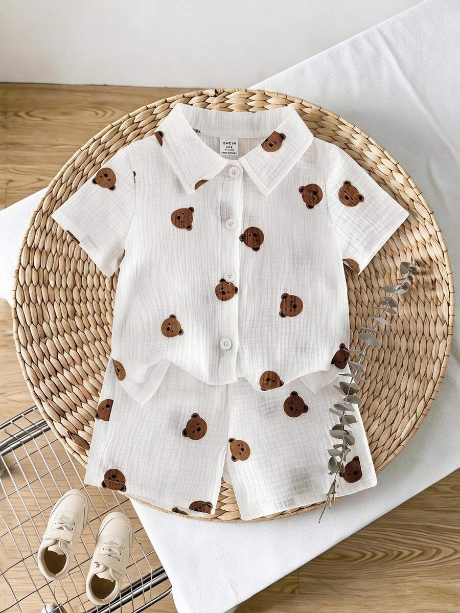 SHEIN Vintaside Kids 2件組男嬰卡通熊印花短袖單排扣上衣與短褲休閒可愛趣味套裝 白色夏季家庭拍照穿搭 - 白色 - 查看 1