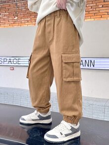 SHEIN 男童牛仔長褲，四季新款，休閒酷感，復古牛仔卡其色，彈性腰帶 + 工裝 3D 大口袋設計，搭配彈性褲腳，錐形修身版型，柔軟舒適面料，日常時尚百搭風格，適合度假、派對等多種場合，四季新款男童牛仔長褲 - 卡其色 - 查看 2