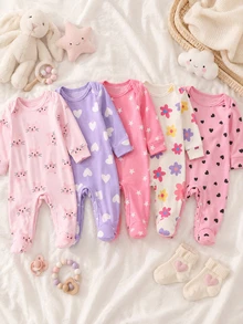 SHEIN 【1套隨機發送】新生兒居家秋冬連身睡衣，彩色花卉、粉色底黑心、可愛貓咪、紫色白色軟綿 - 彩色 - 查看 1