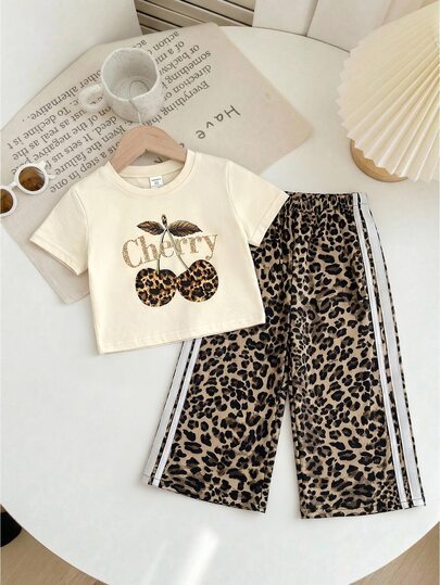 SHEIN LMoss Kids Conjunto de 2 piezas para bebé niña con camiseta de cuello redondo de punto color liso con estampado de leopardo y patrón de cereza y pantalones largos holgados de tejido con estampado de leopardo