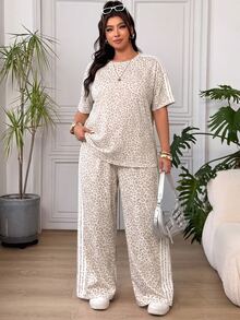SHEIN EZwear Setelan Kasual Sehari-hari Wanita Ukuran Besar Motif Leopard: Atasan Lengan Pendek dan Celana Panjang - Perak - View 6