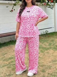 SHEIN EZwear 豹紋大尺碼女款休閒兩件套 T恤與長褲，白色夏季正式度假風 - 淺粉色 - 查看 4