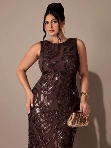 SHEIN BAE CURVE فستان نسائي بمقاس كبير برقبة دائرية بلون القهوة مستقيم مزين بالترتر - قهوة بني - مشاهدة 6