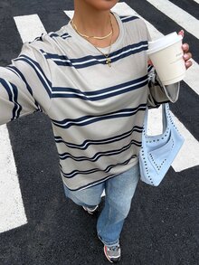 Muchica 时尚百搭彩色条纹圆领T恤，适合外套、摄影、露营、秋季、冬季、返校季、女士常规圆领夏季上衣、日常通勤、约会、聚会、秋冬夏季、圣诞节、新年、感恩节、派对、婚礼、海滩、毕业典礼、时尚、优雅、休闲、外出、约会、预订、通勤、闪亮、情人节、优雅、度假、休闲、Y2K、外出、毕业典礼和其他场合。 - 彩色 - 查看 3