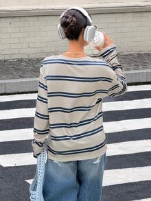 Muchica 时尚百搭彩色条纹圆领T恤，适合外套、摄影、露营、秋季、冬季、返校季、女士常规圆领夏季上衣、日常通勤、约会、聚会、秋冬夏季、圣诞节、新年、感恩节、派对、婚礼、海滩、毕业典礼、时尚、优雅、休闲、外出、约会、预订、通勤、闪亮、情人节、优雅、度假、休闲、Y2K、外出、毕业典礼和其他场合。 - 彩色 - 查看 2
