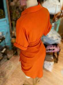 NostaNoir Gaun Kemeja Lengan Pendek Berkerah Kancing Tunggal dengan Ikat Pinggang - Burnt Orange - View 2