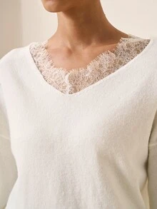 Briarwyn كنزة علوية أنيقة بأسلوب فرنسي للخريف/الشتاء، بلون سادة كريمي أبيض، بياقة على شكل حرف V وتفاصيل دانتيل مرقعة، مناسبة للبرانش والنهار والخروج والمكتب - أبيض - مشاهدة 7