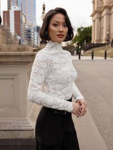 micahgianneli 女士镂空玫瑰蕾丝荷叶边下摆杏色休闲/工作高领修身T恤，适合冬季、春季、新年、圣诞节、情人节、工作、感恩节、节日、派对、婚礼等场合，时尚别致，正式场合皆宜。 - 杏色 - 查看 4