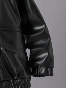 SHEIN Coolqubz 1件男童秋冬機車印花夾克，美式酷炫學院風，機車元素印花，挺括耐穿梭織面料，平織羅紋領口、袖口與下擺，拉鍊長袖，寬鬆短版，加厚，適合上學、通勤、街頭、出遊，帥氣個性百搭，熱銷款 - 黑色 - 查看 9