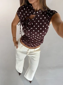Aloruh Top de manga corta de punto con lunares marrones y blancos, estilo francés vintage elegante para mujer, para ir al trabajo, brunch, salidas, nuevo estilo chino, Y2K, conciertos, verano - Café integral - Ver 2