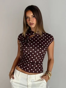 Aloruh Top de manga corta de punto con lunares marrones y blancos, estilo francés vintage elegante para mujer, para ir al trabajo, brunch, salidas, nuevo estilo chino, Y2K, conciertos, verano - Café integral - Ver 4