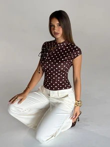 Aloruh Top de manga corta de punto con lunares marrones y blancos, estilo francés vintage elegante para mujer, para ir al trabajo, brunch, salidas, nuevo estilo chino, Y2K, conciertos, verano - Café integral - Ver 8