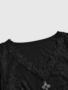 ROMWE Áo tay loe cổ chữ V ren xếp tầng phong cách Gothic gợi cảm, thích hợp cho buổi hẹn hò ngày lễ tình nhân - màu đen - Xem 8