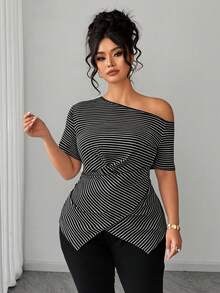Elenzga Camiseta ajustada con diseño asimétrico y fruncido a rayas para mujer de talla grande, adecuada para uso diario, citas casuales, trabajo/traslados, vacaciones/salidas - Blanco y Negro - Ver 5