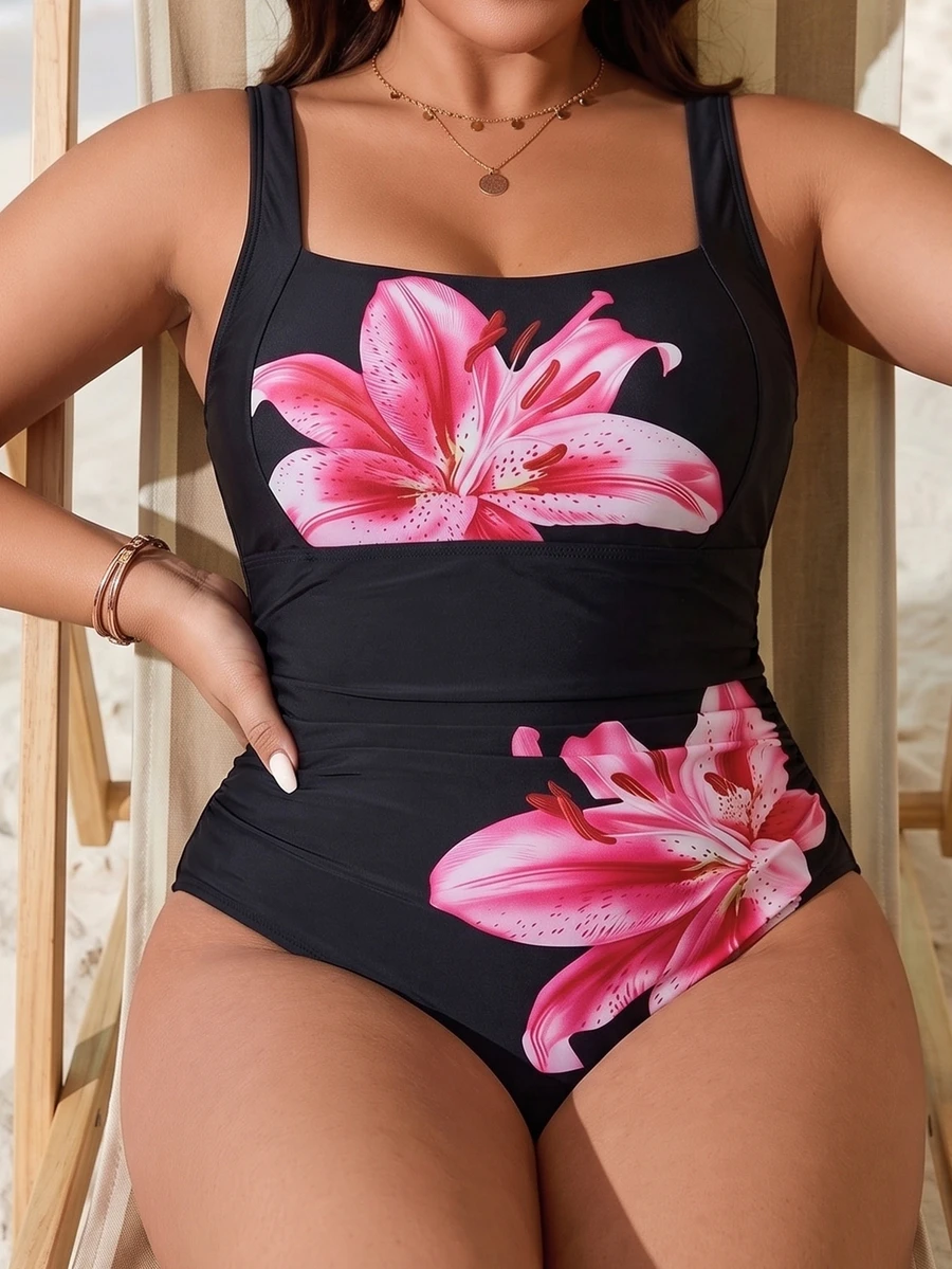 SHEIN Swim Curve 2026新款春夏大尺碼女款連身泳衣，植物花卉局部印花搭配椰子樹飾品裝飾，適合海灘度假穿著 - 黑色 - 查看 1