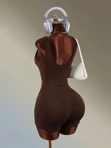 Mistrie Seamless Sports Yoga Tank Top & Shorts Set / High Waist Tummy Control & Butt Lift / Fashionable & Sexy / Comfortable & Versatile - Coffee Brown - View 7