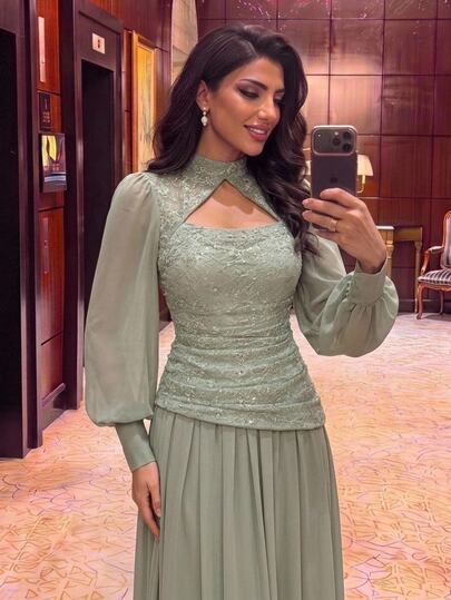 Serin فستان سهرة أنيق فاخر وساحر للنساء، بياقة صغيرة قائمة، مزين بالخرز والترتر والتطريز والقطع المتداخلة من الشيفون، بأكمام طويلة وتفاصيل مطوية، بقصة A-Line واسعة مع ذيل صغير، فستان حفلة أنيق، فستان ضيفة زفاف، فستان بلون الشمبانيا، فستان سهرة أنيق، فستان وصيفة العروس، فستان الأم (تصميم عمل ثقيل)