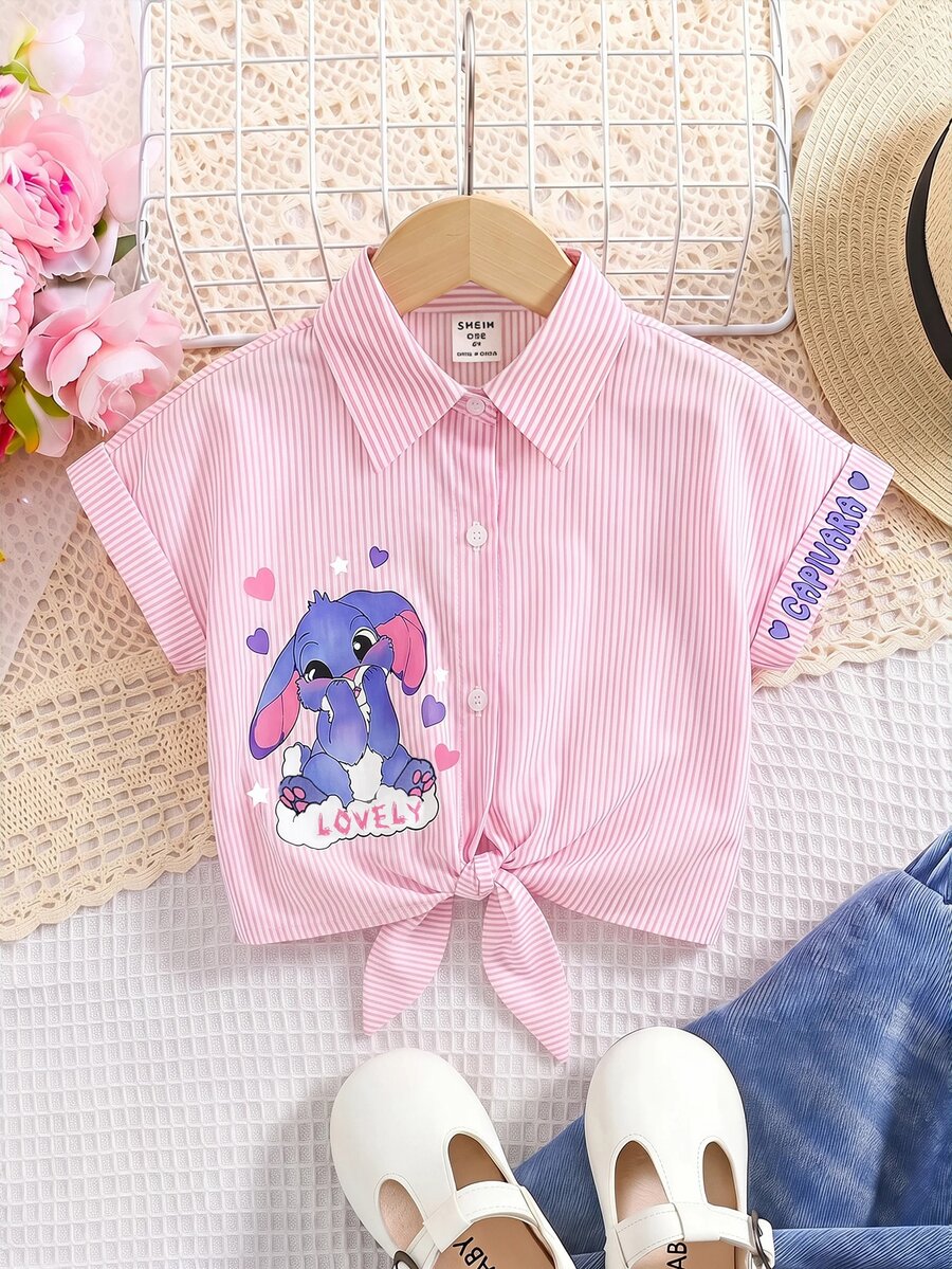 SHEIN قميص بنات وردي بطبعة شخصيات كرتونية وحروف، أكمام قصيرة وياقة واقفة، مناسب للخروجات والمدرسة والتنقل اليومي