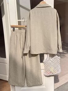 SHEIN Tween女孩淺卡其色紋理2件套，刺繡領長袖襯衫搭配同布料鬆緊腰寬腿褲，親膚面料，休閒隨性風格，春/秋日常街頭通勤套裝，小眾設計極簡風 - 卡其色 - 查看 2