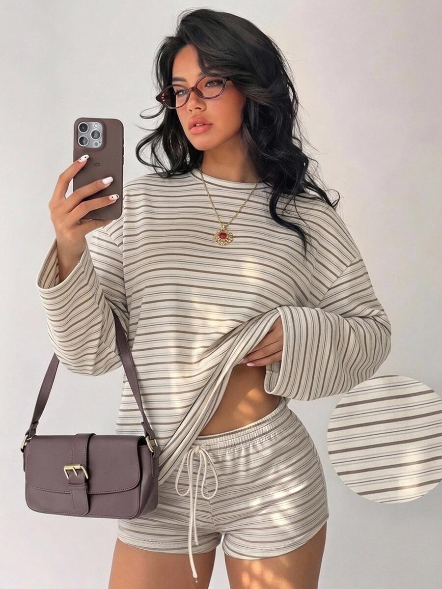 Aloruh 女款初秋休閒條紋圓領長袖上衣與抽繩腰短褲兩件套,條紋套裝,女款秋季服飾,秋季穿搭,女款通勤穿搭,基礎上衣,外出穿搭,機場穿搭 - 白色 - 查看 1