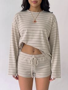 Aloruh 女款初秋休閒條紋圓領長袖上衣與抽繩腰短褲兩件套，條紋套裝，女款秋季服飾，秋季穿搭，女款通勤穿搭，基礎上衣，外出穿搭，機場穿搭 - 白色 - 查看 3