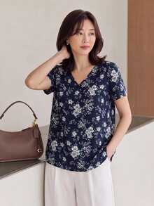 Yumoku Floral Print V Neck Blouse,Short Sleeve Tops - Blue and White - View 4