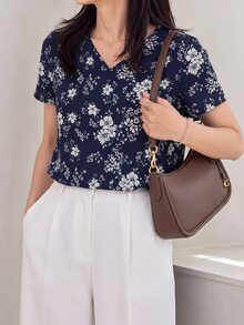 Yumoku Floral Print V Neck Blouse,Short Sleeve Tops - Blue and White - View 6