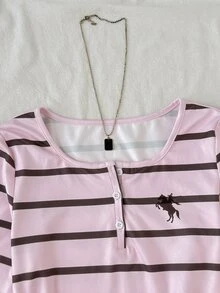 SHEIN 女童休閒粉色與棕色條紋 Logo 印花半鈕扣 U 領修身長袖百搭 T 恤，學院風返校穿搭 - 粉色 - 查看 4