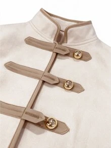 GlowEve CURVE Jaket Pendek Longgar Kerah Tegak Kancing Katak Warna Beige untuk Wanita Ukuran Plus, Model Terbaru Musim Gugur/Dingin - Aprikot - View 3
