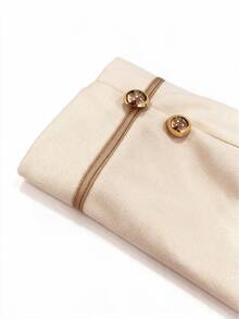 GlowEve CURVE Jaket Pendek Longgar Kerah Tegak Kancing Katak Warna Beige untuk Wanita Ukuran Plus, Model Terbaru Musim Gugur/Dingin - Aprikot - View 5