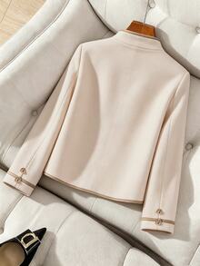 GlowEve CURVE Jaket Pendek Longgar Kerah Tegak Kancing Katak Warna Beige untuk Wanita Ukuran Plus, Model Terbaru Musim Gugur/Dingin - Aprikot - View 2