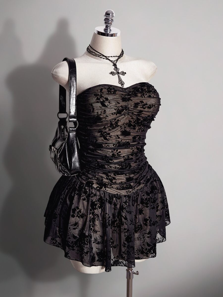 SHEIN ICON 大尺碼復古性感千禧風Y2K都市現代約會街頭時尚個性黑色網紗植絨膚色內裡抹胸洋裝冬季款 - 黑色 - 查看 1