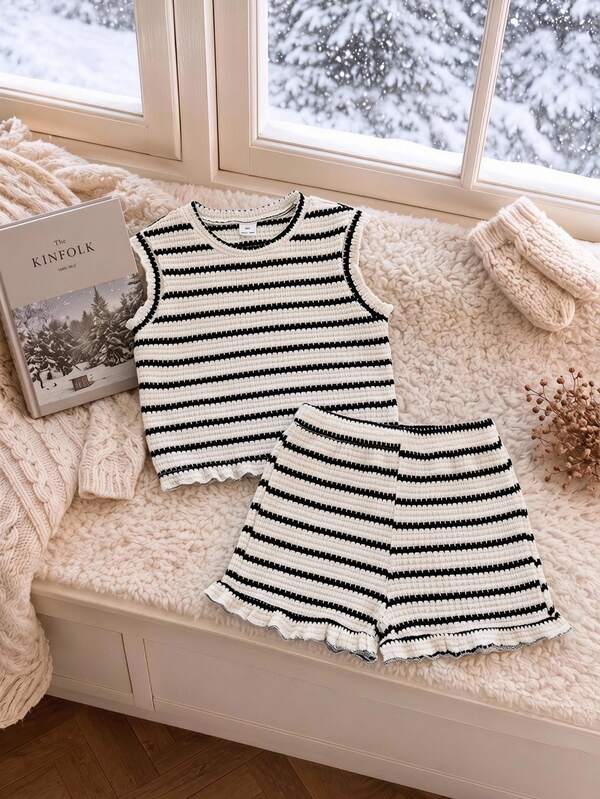 SHEIN Vintaside Kids 2件組女童夏季無袖套裝，家庭款花卉與格紋軟舒適戶外穿著，洋紅色上衣+短褲，寬鬆休閒卡通套裝