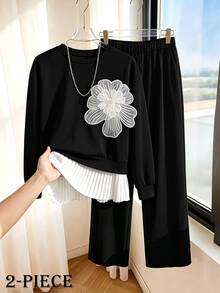 SHEIN LUNE CURVE Plus Floral Decor Contrast Pleated Hem Sweatshirt & Pants Fall - Black and White - View 3