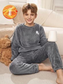 SHEIN 2件組兒童青少年男孩休閒日常百搭舒適刺繡圖案法蘭絨圓領套頭長袖上衣與寬鬆收口長款睡褲居家休閒套裝 - 灰色 - 查看 1