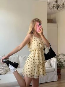 CovetEZ 女款波點印花多層荷葉邊細肩帶洋裝，棕色與白色波點，適合早午餐、茶會、度假，夏季可愛浪漫風 - 黃色 - 查看 4