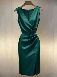 Femmeverse Plus Size Women's Solid Color Overlap V-Neck Pleated Design Sleeveless Elegant Dress - Dark Green - View 3