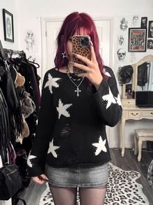 StreetHx 女款秋冬慵懶街頭風 Grunge Goth 破舊設計星星圖案不對稱肩領套頭毛衣，萬聖節之夜黑白配色 - 彩色 - 查看 9