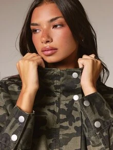 Athîral Denim 女款迷彩休閒百搭寬鬆立領長袖酷感牛仔夾克，牛仔女孩穿搭，秋冬街頭酷感造型 - 軍綠色 - 查看 8