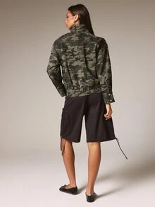Athîral Denim 女款迷彩休閒百搭寬鬆立領長袖酷感牛仔夾克，牛仔女孩穿搭，秋冬街頭酷感造型 - 軍綠色 - 查看 2