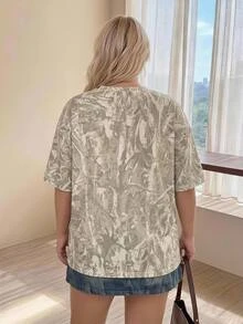 SHEIN CURVE+ 大尺碼 22W 女款休閒極簡寬鬆圓領T恤,適合秋冬穿著 - 彩色 - 查看 3