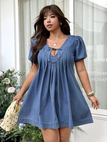 GalTyme Gaun Denim Lipit Lengan Pendek dengan Ikatan Depan untuk Wanita Ukuran Plus - Biru - View 6
