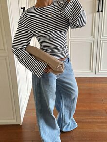 Aloruh 女款條紋紋理布料收腰 T-shirt - 黑與白 - 查看 4