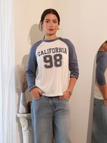Nelanie Turli 休闲撞色插肩袖宽松透明面料字母印花 T 恤女式返校节秋冬卡其色开学第一天假期 BOHO - 彩色 - 查看 4