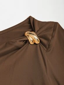 Sweetra Vintage American Design Asymmetric Shoulder T-Shirt, Slim Fit Stylish Women Tee For Autumn - Brown - View 6