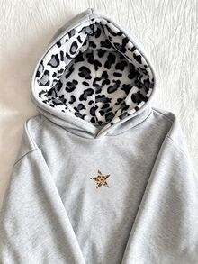 SHEIN Sparklyn 青少年女孩休閒街頭風抓絨豹紋帽子，適合校園與日常穿搭衛衣 - 灰色 - 查看 5