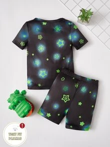 SHEIN 年轻男孩卡通印花夜光短袖和短裤贴身两件套睡衣套装 - 黑色 - 查看 2